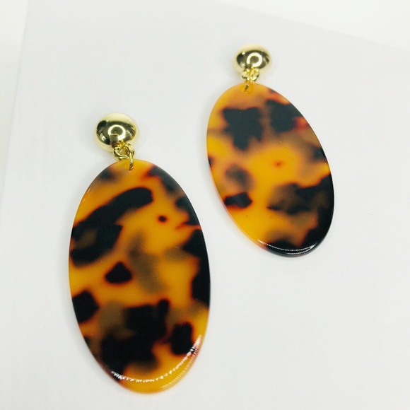 CLOSET REHAB Jewelry - 🆑 Elongated Oval Drop in Tortoise